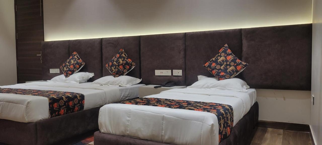Hotel Alpine Plaza Shāhpur Exterior photo